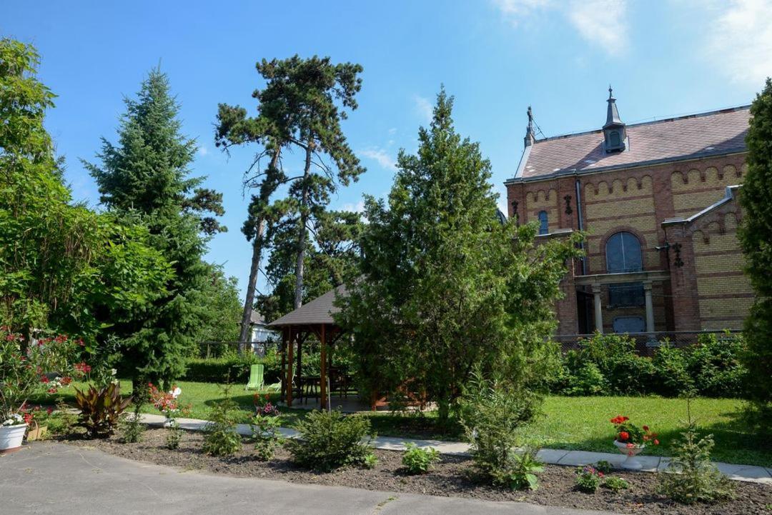 Harang Panzio Bed & Breakfast Gyomaendrod Exterior photo